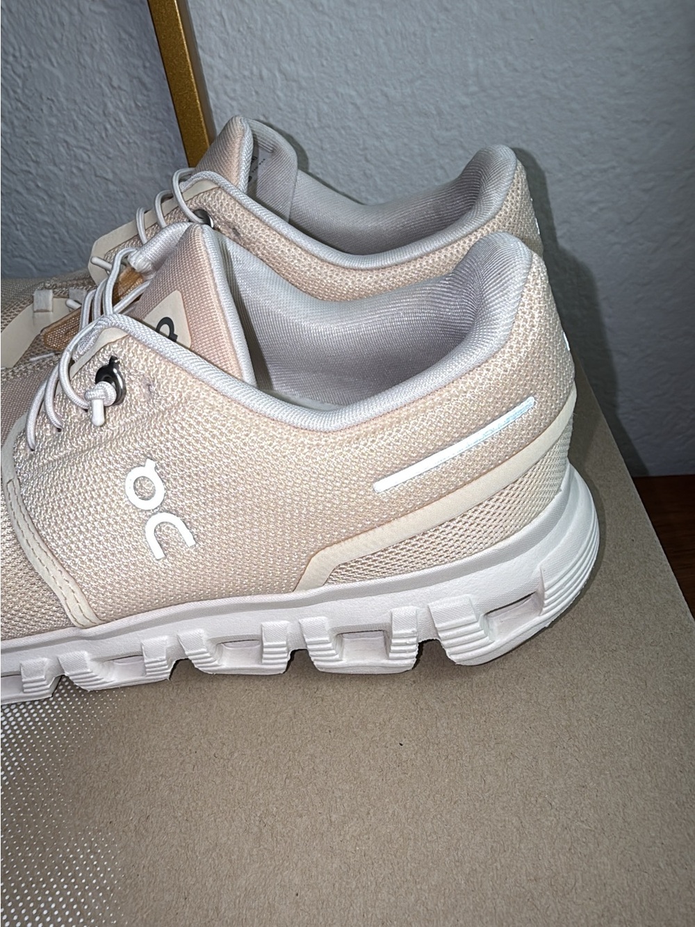 On Running Cloud 6 Sneakers in Blonde/dew 7.5 - Picture 8 of 10